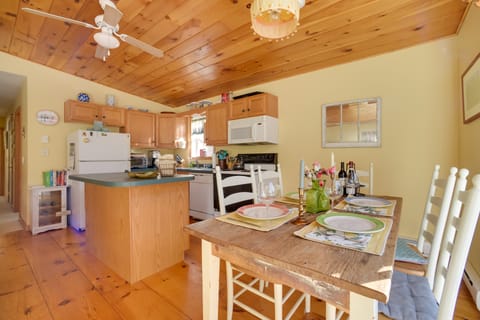 Private 7-Acre Retreat: On-Site Pond, Streams House in Capital District, NY, USA