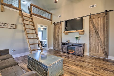 Creek-View Getaway w/ Deck, Yard, & Fire Pit! House in Alabama