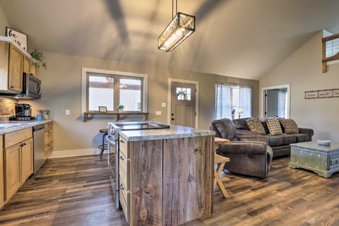 Creek-View Getaway w/ Deck, Yard, & Fire Pit! House in Alabama