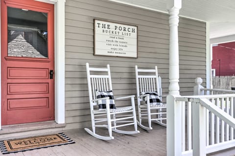 'The Ruebling House': Bright, Modern, & Renovated! Apartment in Ozark Mountains