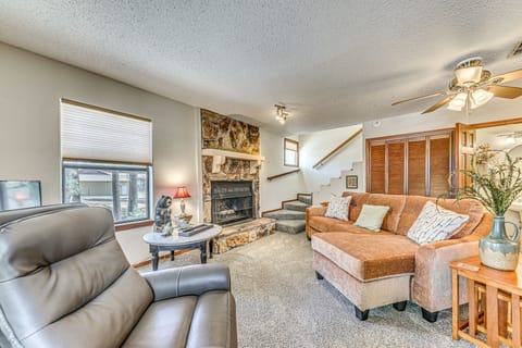 Condo w/ Hot Tub ~ 4 Miles to Ruidoso Winter Park! Apartment in Ruidoso