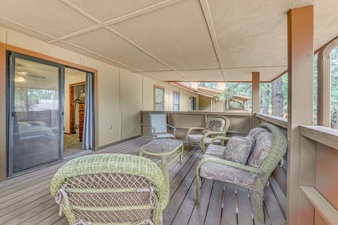 Condo w/ Hot Tub ~ 4 Miles to Ruidoso Winter Park! Apartment in Ruidoso