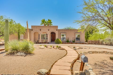 'Bear Canyon Casa' - Tucson Home Base w/ Mtn Views House in Tanque Verde