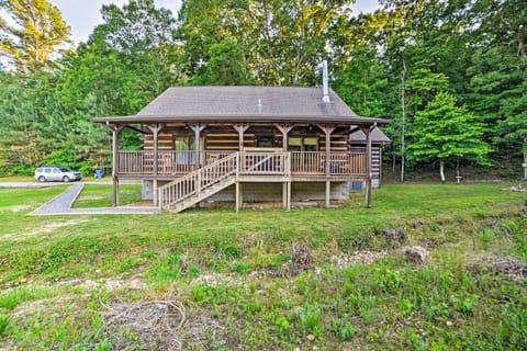 Quiet Cabin Retreat on 30 Acres Near Kentucky Lake House in Lake Barkley