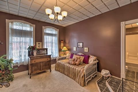 Pet-Friendly Apt: 2 Blocks to Riverside Park! Apartment in Yankton