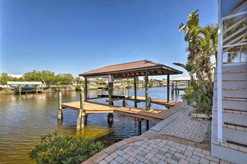Heated Pool/Spa & Dock: Apollo Beach Home on Canal House in Apollo Beach