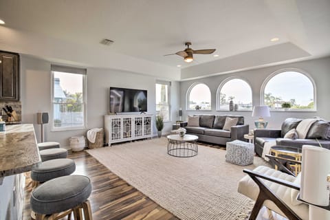 Heated Pool/Spa & Dock: Apollo Beach Home on Canal House in Apollo Beach