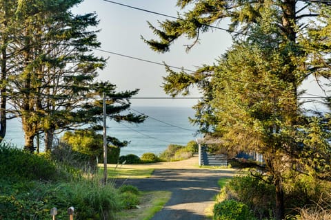 Fishermen's Paradise in Coos Bay: Walk to Beach! House in Oregon