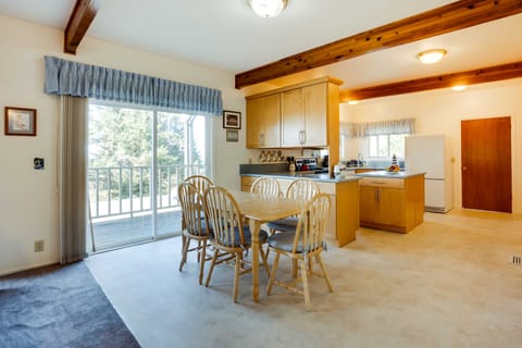 Fishermen's Paradise in Coos Bay: Walk to Beach! House in Oregon