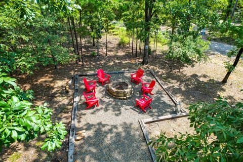 'Penny Lane Lodge' Broken Bow Cabin < 6 Mi to Lake House in Broken Bow