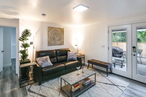 Patio & Grill: Dog-Friendly Redmond Getaway! Apartment in Redmond
