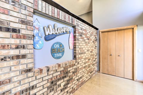 Huge Home w/ Pool Table Near St Pete Beach! House in Seminole