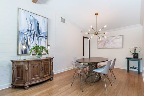 4 Mi to Lake Worth Pier: Waterfront Gem w/ Hot Tub House in Lake Clarke Shores