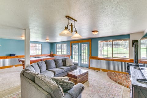 Massive Cabin w/ Game Room, 1 Mi to Bear Lake House in Garden City