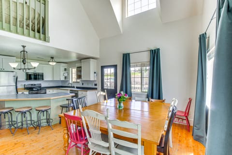 Massive Cabin w/ Game Room, 1 Mi to Bear Lake House in Garden City