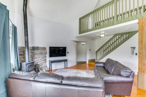 Massive Cabin w/ Game Room, 1 Mi to Bear Lake House in Garden City