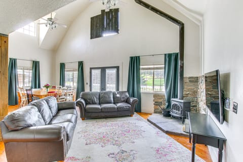 Massive Cabin w/ Game Room, 1 Mi to Bear Lake House in Garden City