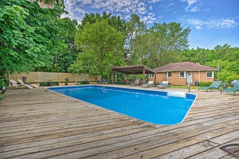Lake Michigan Hideaway: Pool, Steps to Beach! House in Michiana