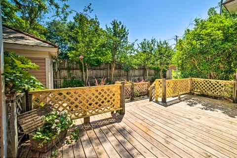 Authentic Colonial Home Near Downtown Selma! House in Selma