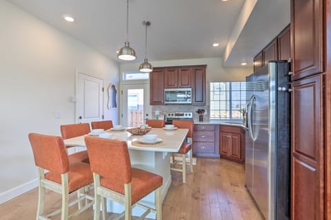 Modern Aurora Getaway: 22 Mi to Downtown Denver House in Aurora