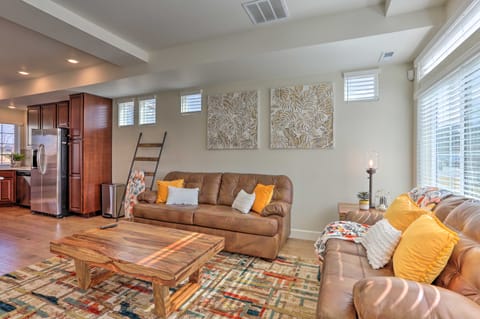 Modern Aurora Getaway: 22 Mi to Downtown Denver House in Aurora