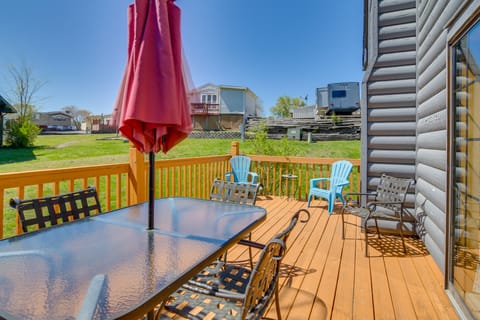 Townhome 3 Mi to Branson Strip: Unwind Fireside! Apartment in Branson