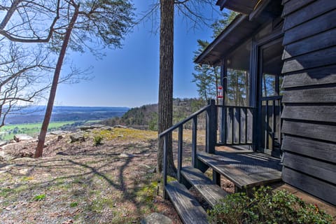 Secluded Ridgetop Hideaway w/ Valley Views! House in Alabama