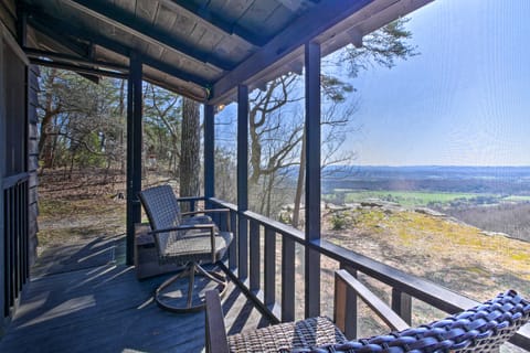 Secluded Ridgetop Hideaway w/ Valley Views! House in Alabama
