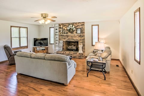 Country Home w/ Fire Pit: 40 Mi to Nashville! House in Tennessee