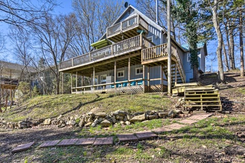 Lakefront Table Rock Getaway w/ Private Swim Dock! House in Table Rock Lake