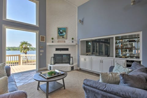 Impeccable Home w/ Dock & Pool on Lake Wateree! House in Lake Wateree