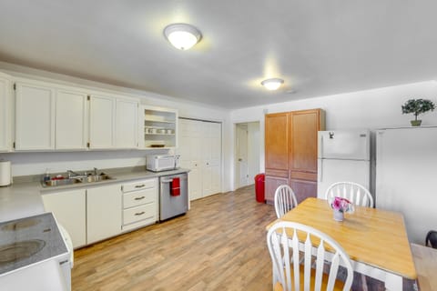 Private Hot Tub & Mtn Views: Garden Valley Apt! Apartment in Salmon River