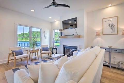 Waterfront Oasis On Tims Ford Lake: Pool/Kayak! House in Tennessee