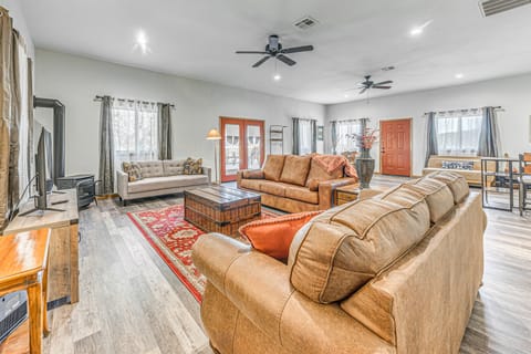 Modern Mtn Home w/ Sports Court, Near Alto Lake! House in Alto