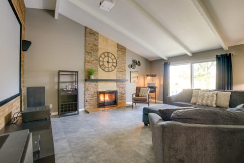 Theater Room & Pool Deck: Retreat in Palm Desert! House in Indian Wells