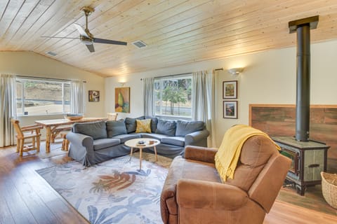 Gateway to Yosemite: Group-Friendly Groveland Home House in Groveland