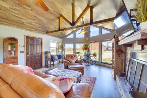 Incredible Log Home: 1 Mile from Lake Tenkiller House in Tenkiller Ferry Lake