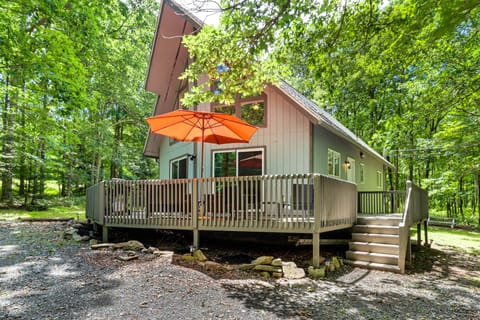 Furnished Deck + Fire Pit: Poconos Outdoorsy Gem House in Hickory Run State Park