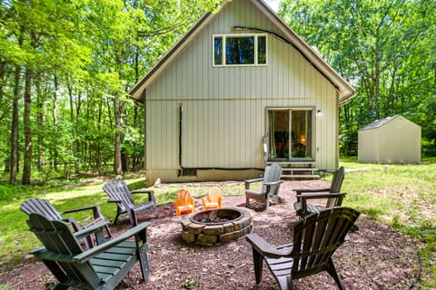 Furnished Deck + Fire Pit: Poconos Outdoorsy Gem House in Hickory Run State Park