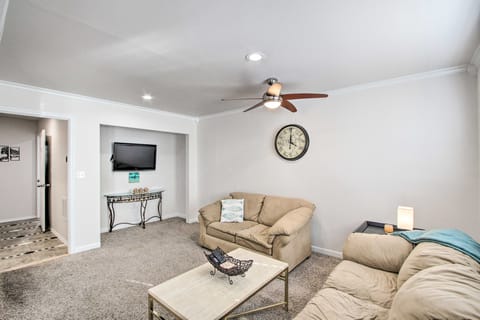 Convenient Burien Getaway: 12 Mi to Dtwn SEA! House in Burien