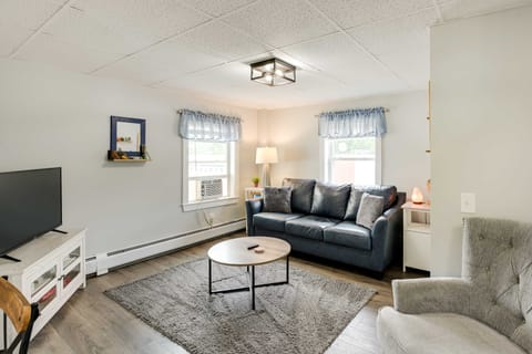 Chic & Central Apartment ~ 6 Mi to Sebec Lake! Apartment in Penobscot