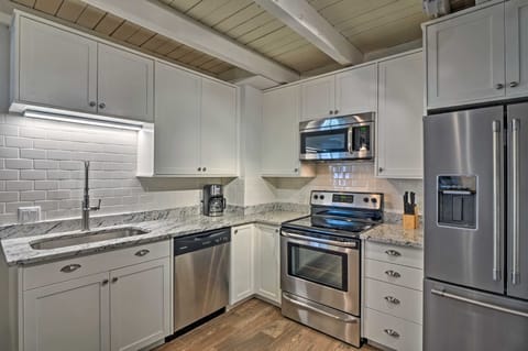 Cozy Silverthorne Condo: Ski, Hike & Golf Nearby! Apartment in Wildernest