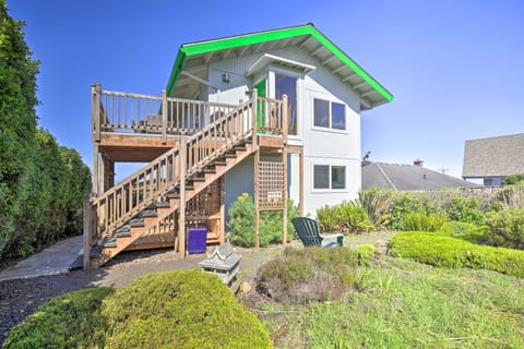 Walk to Beach: Oregon Coast Escape w/ Hot Tub! House in Lincoln City