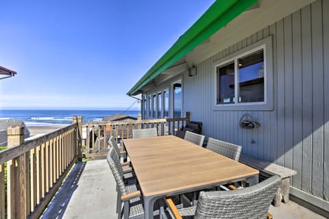 Walk to Beach: Oregon Coast Escape w/ Hot Tub! House in Lincoln City