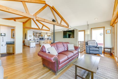 Walk to Beach: Oregon Coast Escape w/ Hot Tub! House in Lincoln City