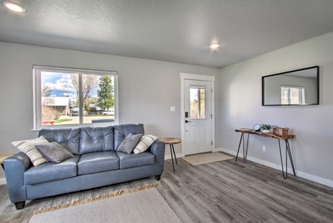 Bright + Modern Augusta Home - Walk to Town! House in Idaho