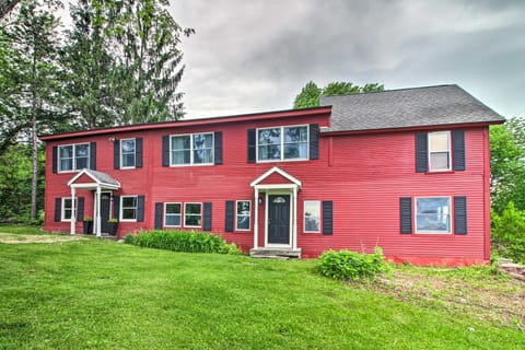 Renovated Farmhouse < 1 Mile to Okemo Mountain! House in Vermont