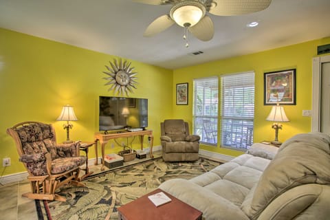 'Cloud 9 On The Coast' < 1 Mi to Beach! House in Waveland