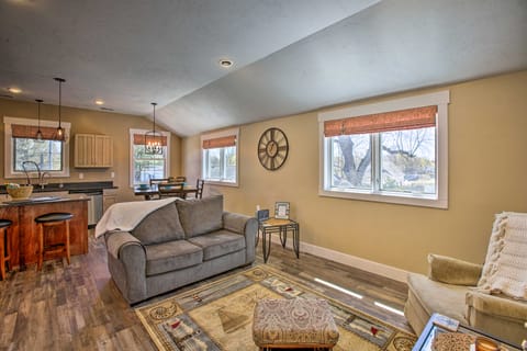 Dtwn Ludington Apt w/ Fire Pit: Day Trip to Slopes Apartment in Ludington