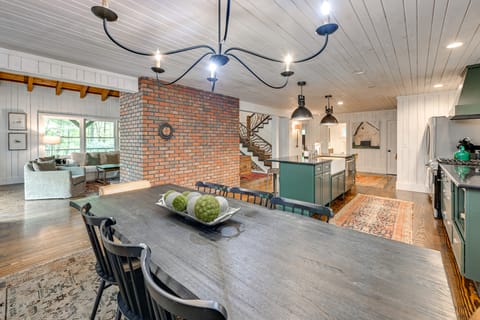 Chic Highlands Cabin Retreat w/ Deck + Office! House in Highlands